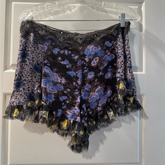 EUC Free People shorts size 4 - Picture 2 of 4